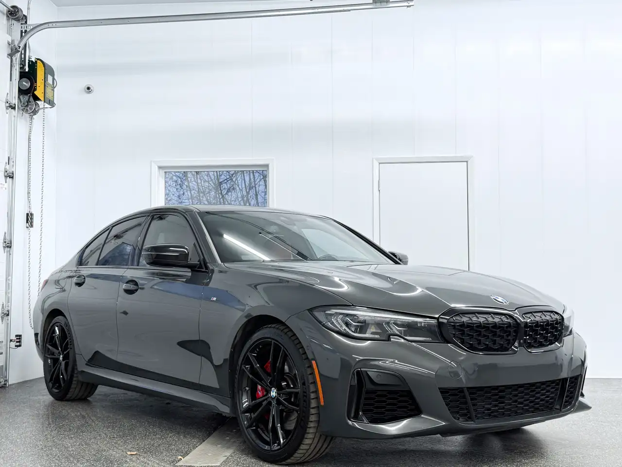 BMW 3 Series снимка BMW 3 Series
