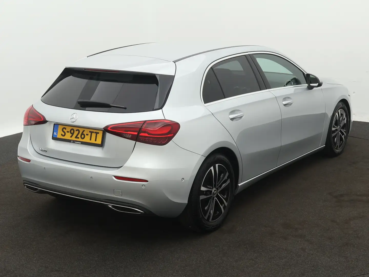Mercedes-Benz A 180 Business Line | Achteruitrijcamera | Navigatie | L Grijs - 2