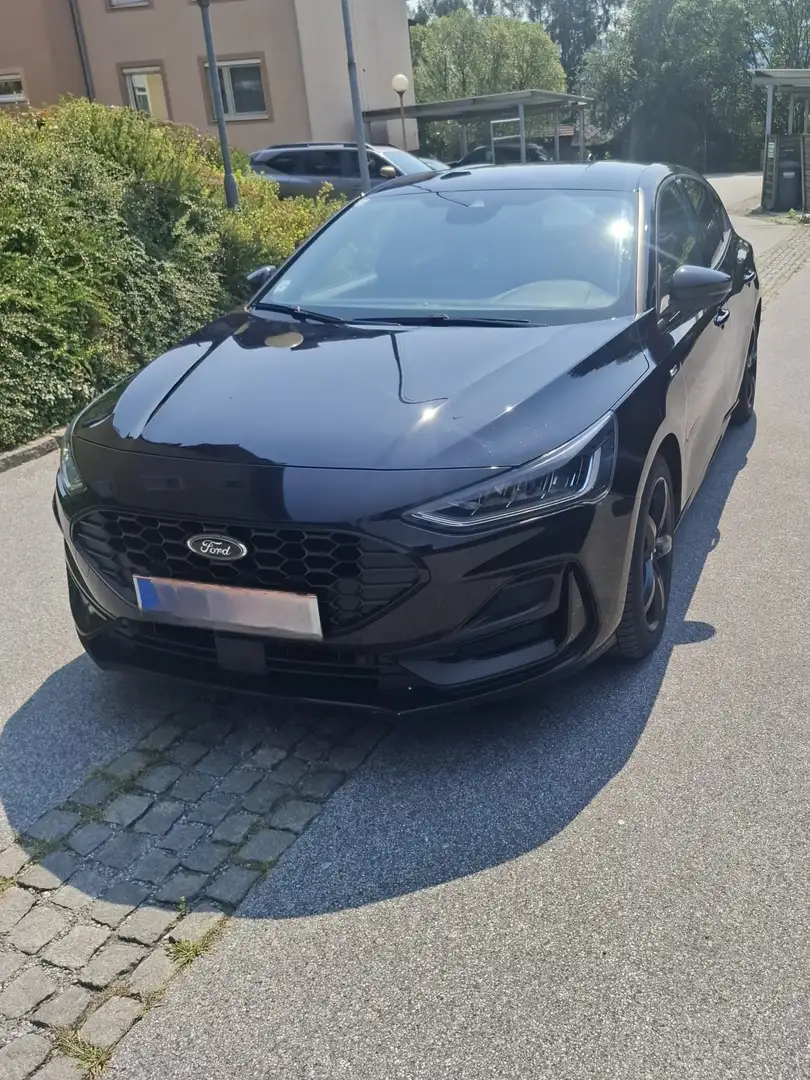Ford Focus 1,0 EcoBoost Hybrid ST-Line X Aut. Schwarz - 1