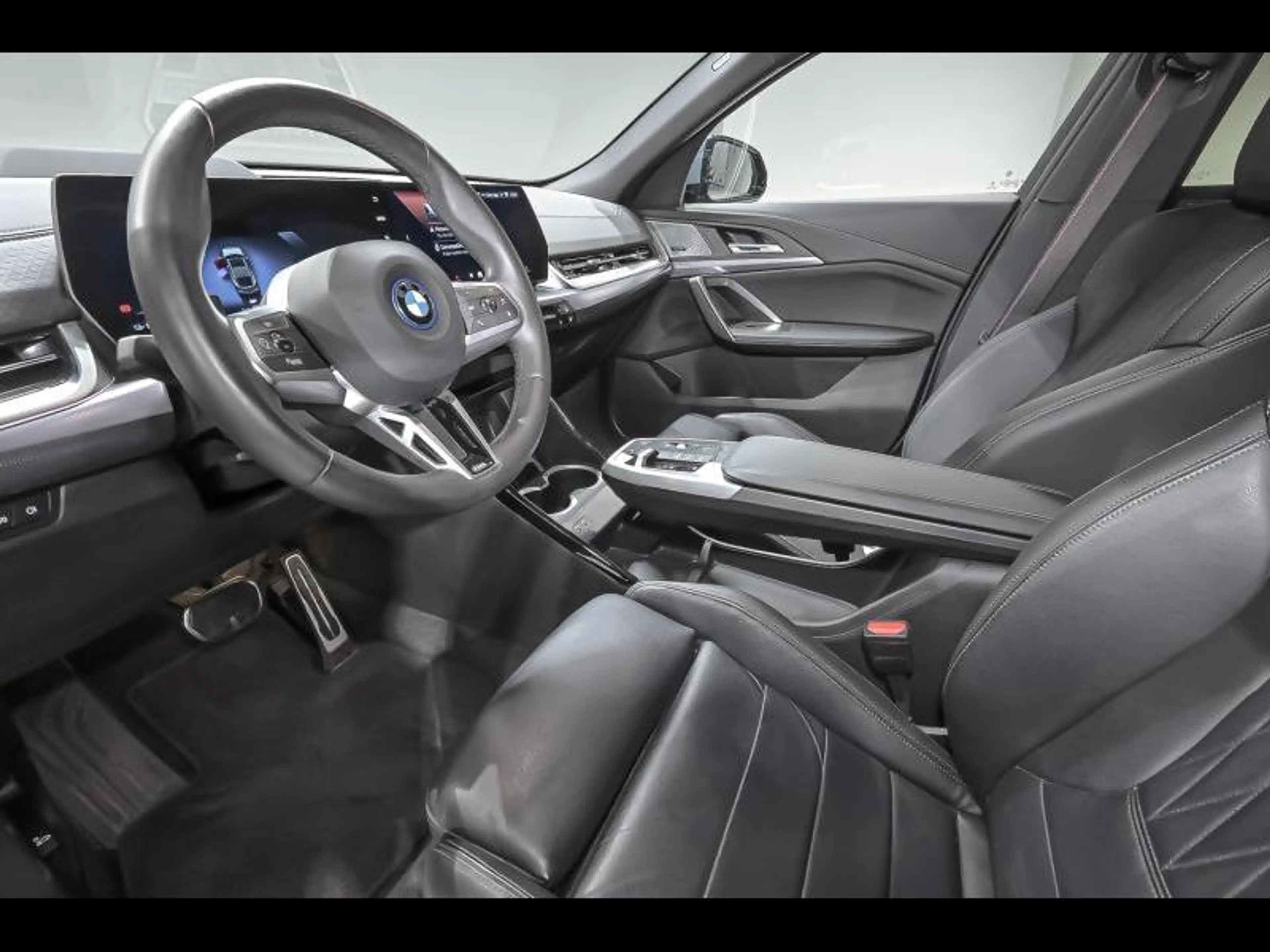 BMW iX2 xDrive30 - MPACKPRO - DASS+|360CAM|PANO|HUD|H&K|TH — photo 6