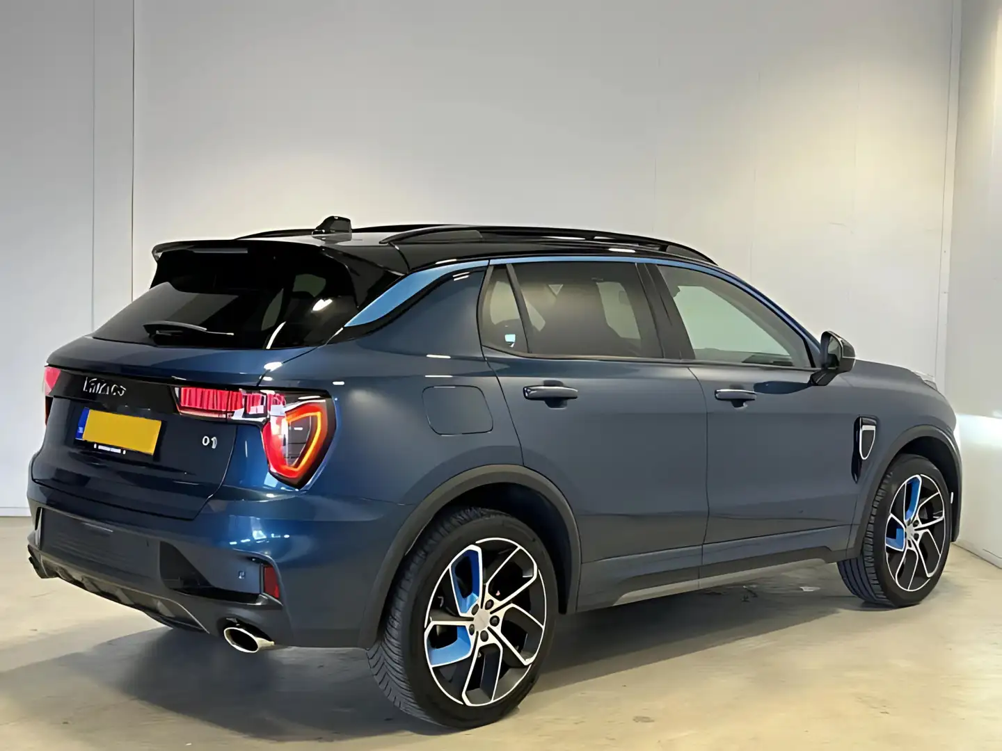 Lynk & Co 01 1.5 261pk PHEV Plug-in Hybride | Navigatie/Android Blauw - 2