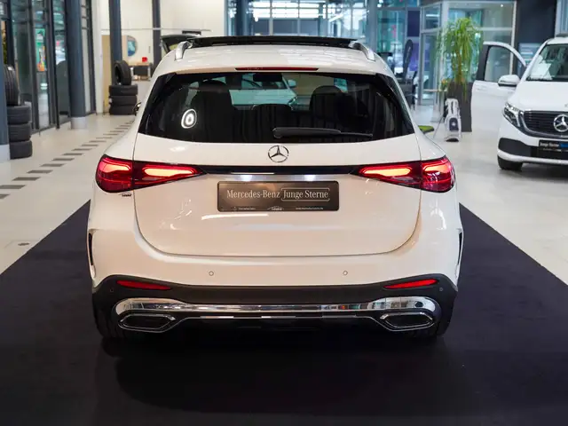 Mercedes-Benz GLC view 5