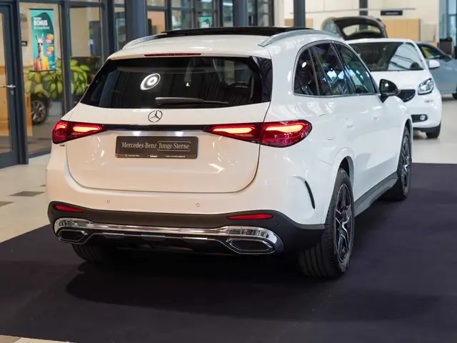 Mercedes-Benz GLC view 4