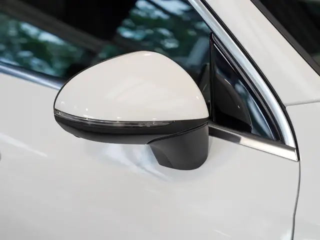 Mercedes-Benz GLC view 3