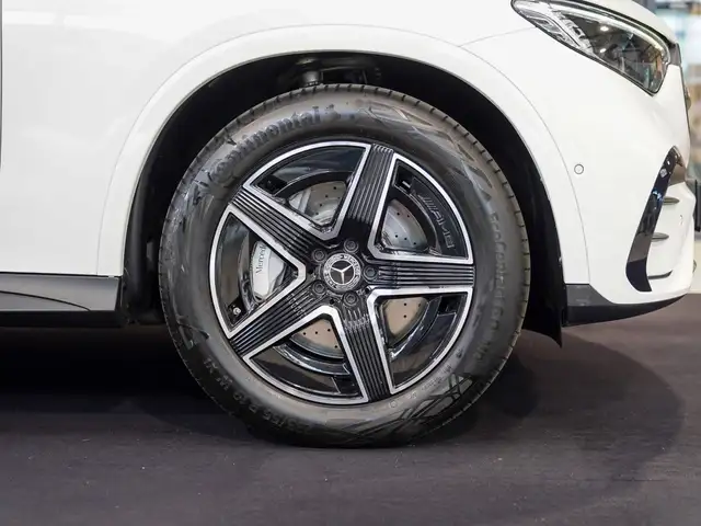 Mercedes-Benz GLC view 2
