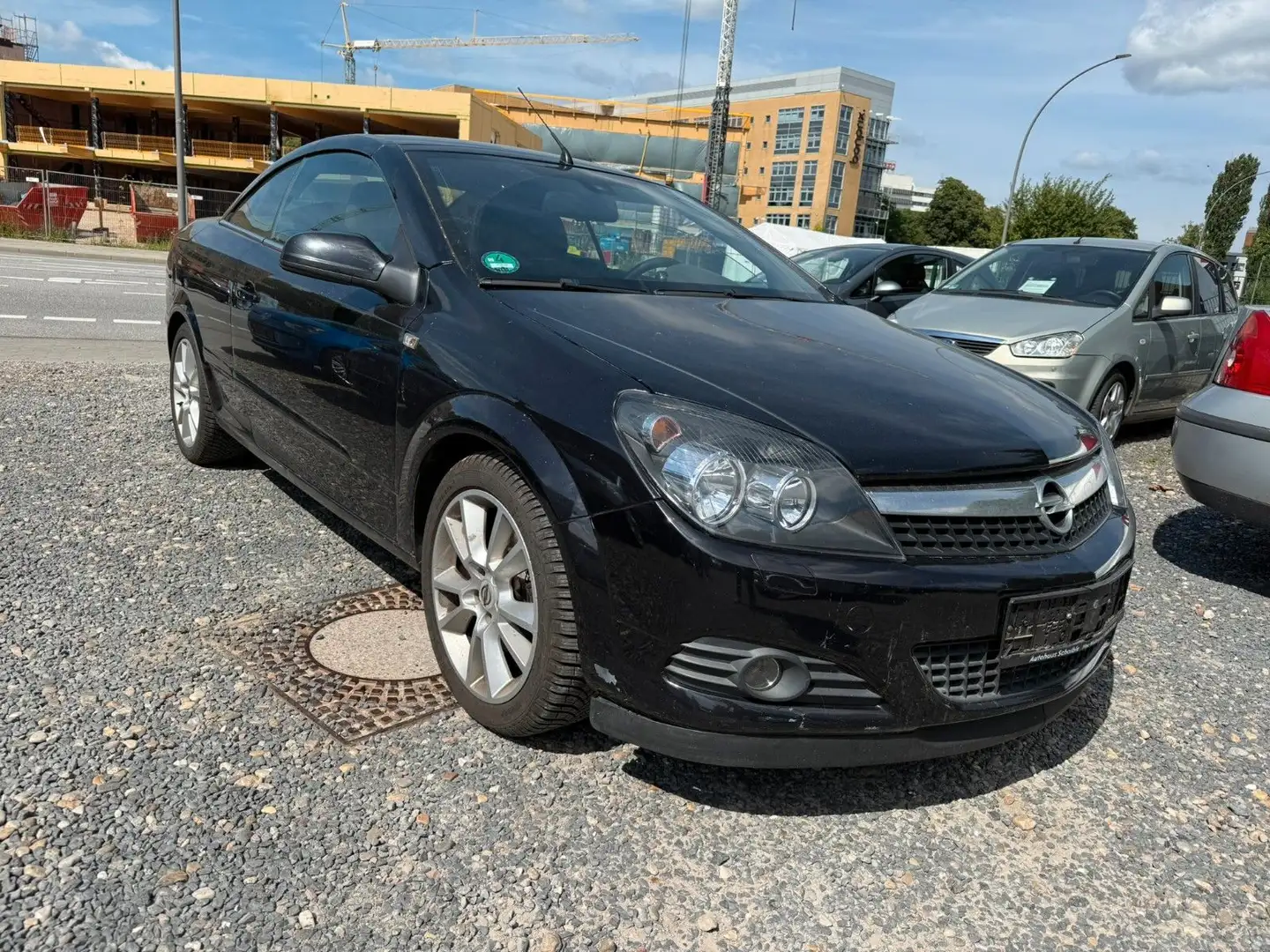 Opel Astra 1.9 CDTI Cosmo crna - 1