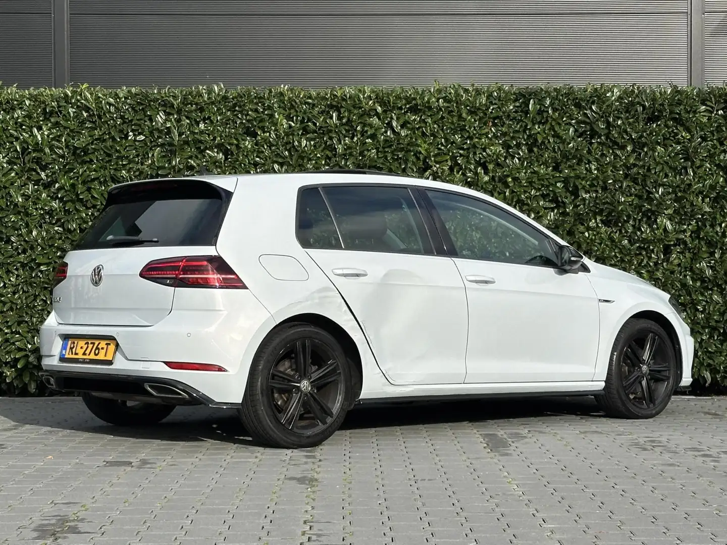 Volkswagen Golf 7.5 1.0 TSI Highline Business R, FACELIFT, NL AUTO Weiß - 2