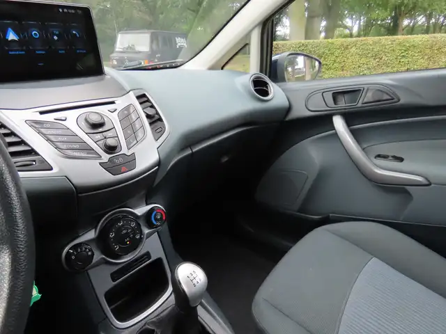 Ford Fiesta view 14