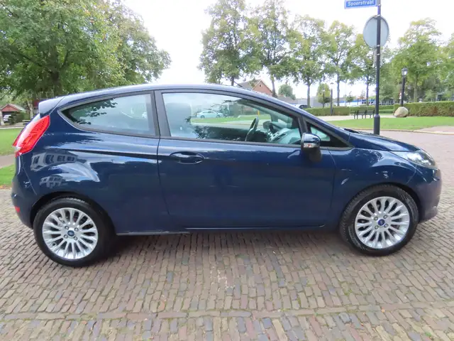 Ford Fiesta view 3