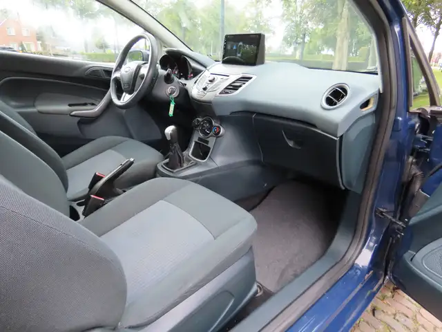 Ford Fiesta view 9