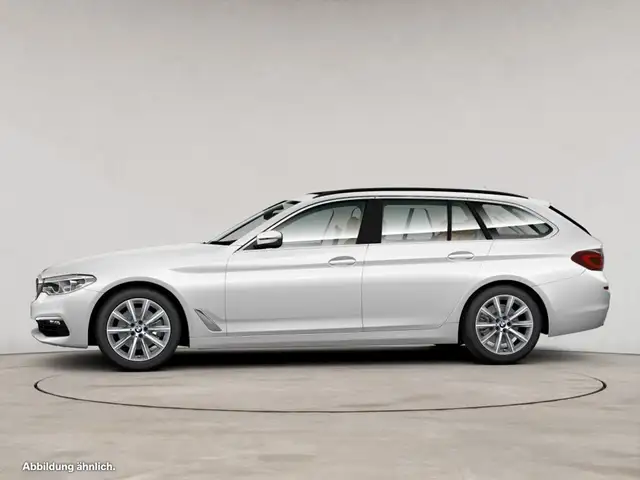 BMW 5 Series view 8