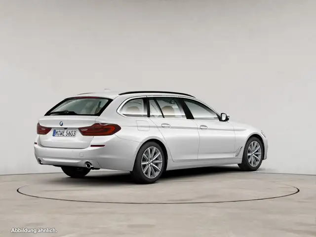 BMW 5 Series view 5