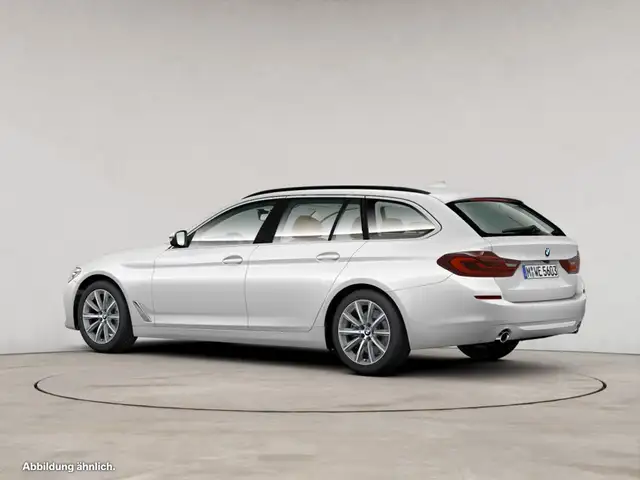 BMW 5 Series view 9