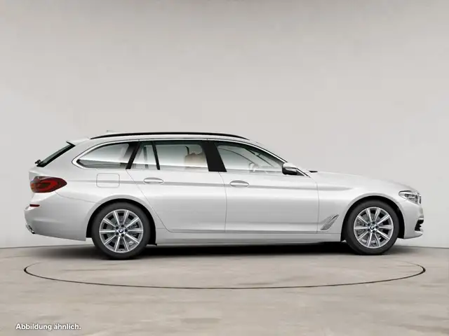 BMW 5 Series view 11