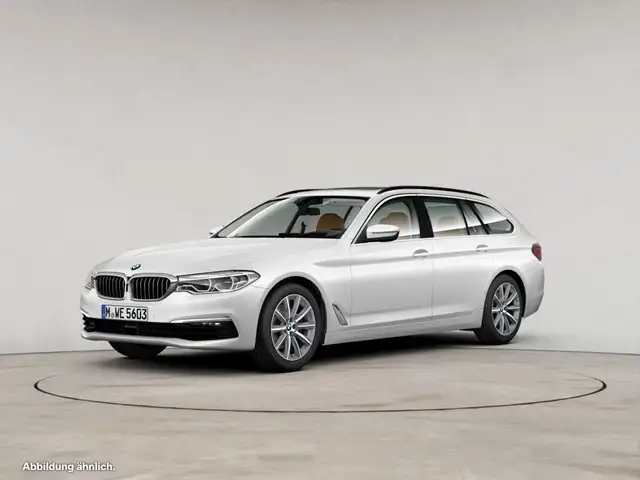 BMW 5 Series view 4