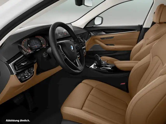BMW 5 Series view 6
