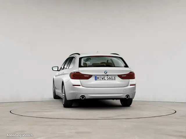 BMW 5 Series view 10