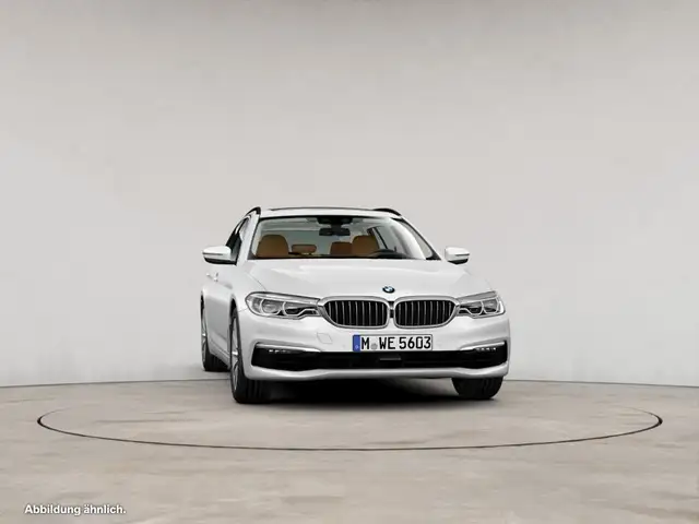 BMW 5 Series view 13