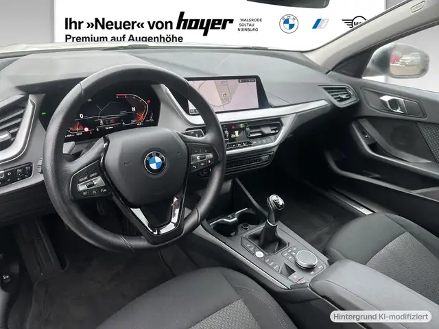 BMW 1 Series view 4