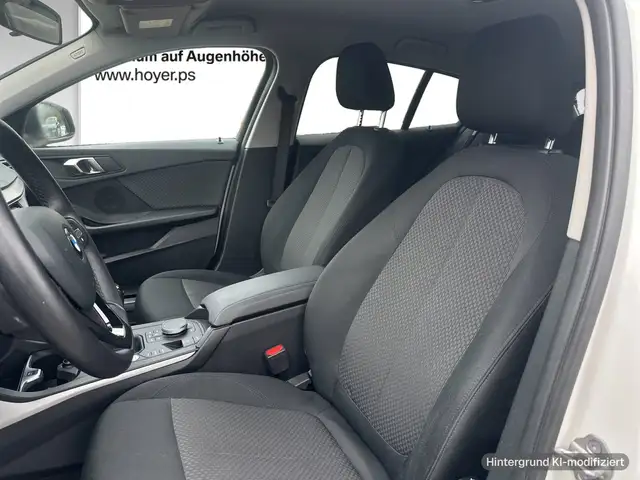 BMW 1 Series view 6