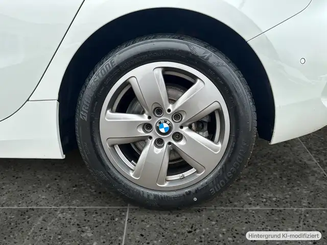 BMW 1 Series view 10