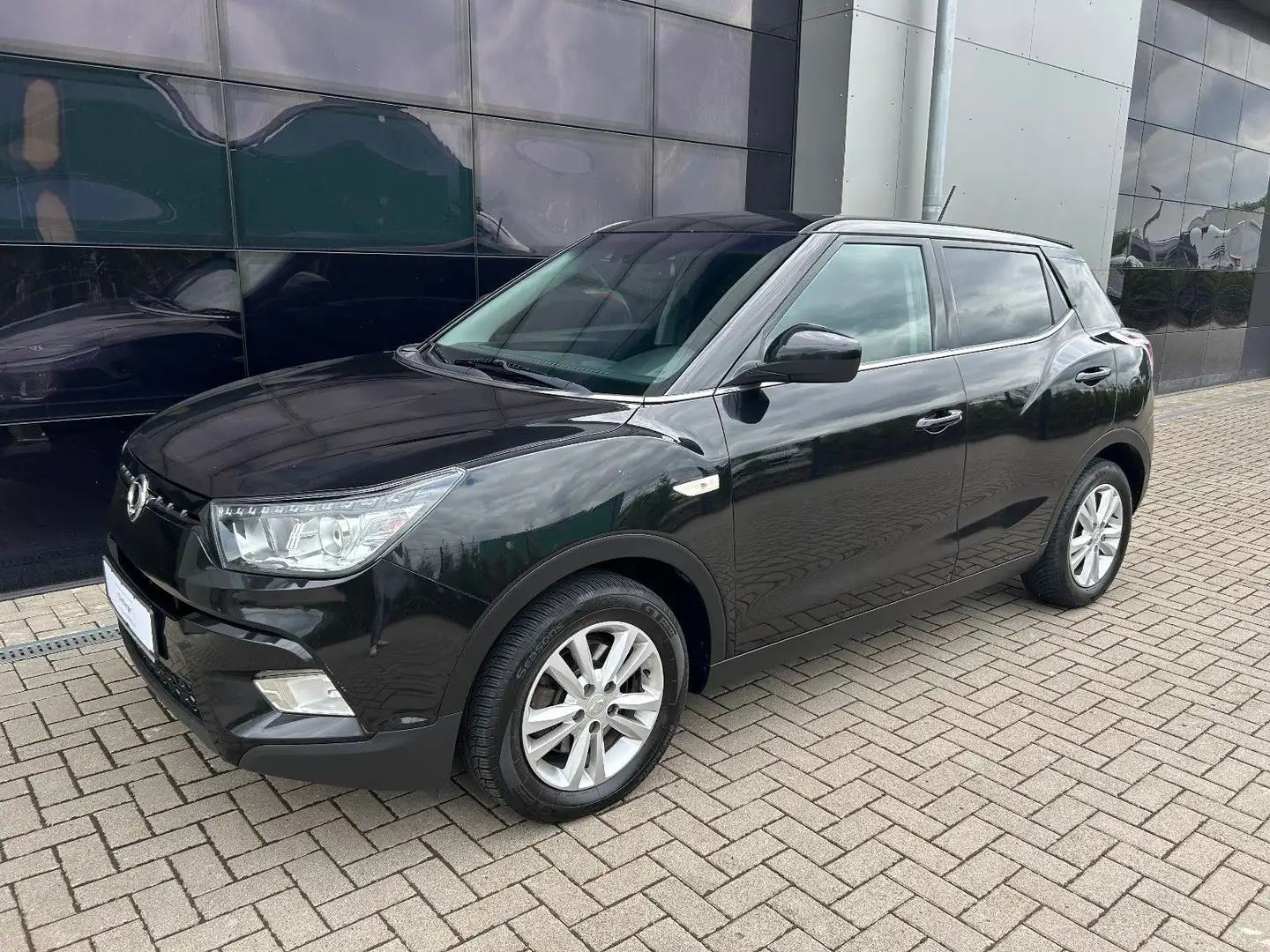 SsangYong Tivoli 1.6 e-XDi QUARTZ 1.Hd.|Navi|Kam|Temp|TÜVn Schwarz - 1