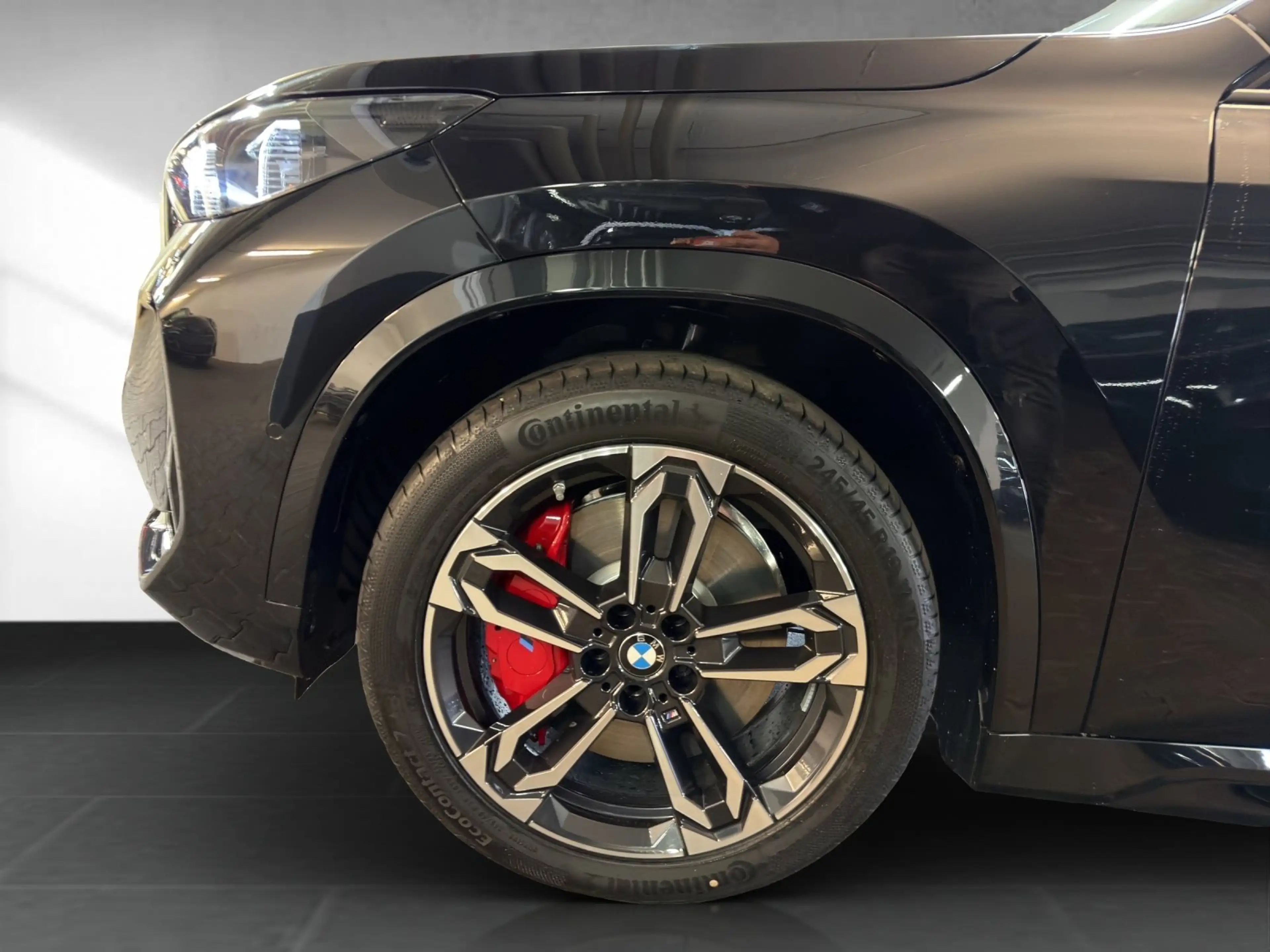 BMW iX1 eDrive20 — photo 8