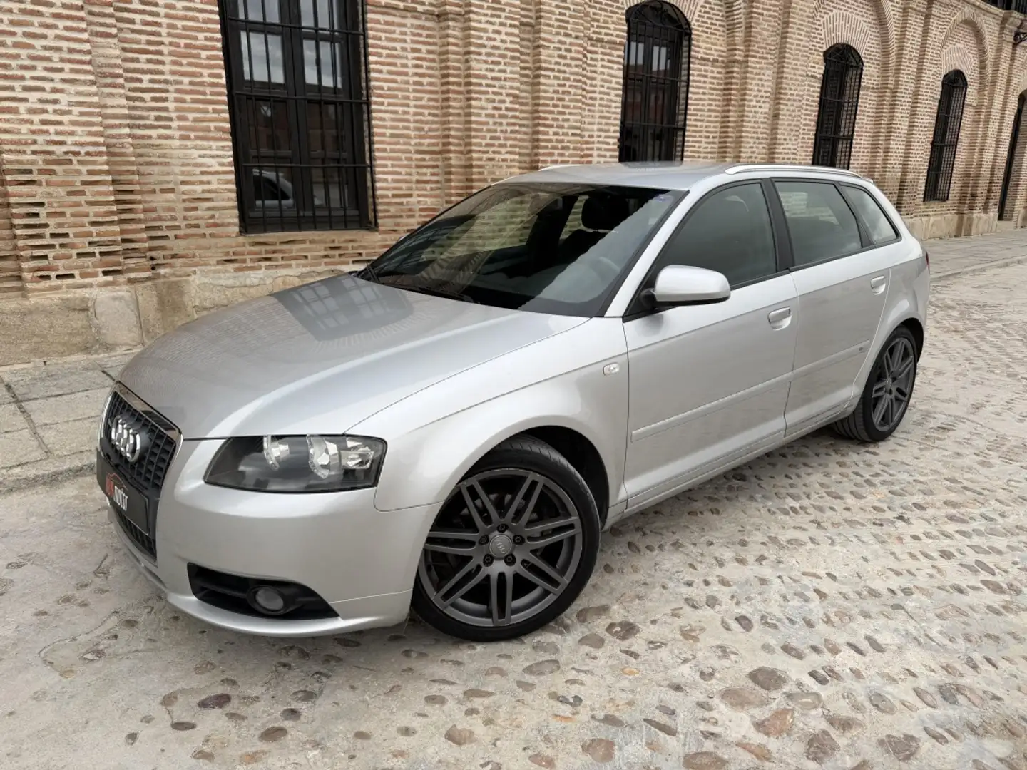 Audi A3 Sportback 2.0TDI S line edition Grau - 1