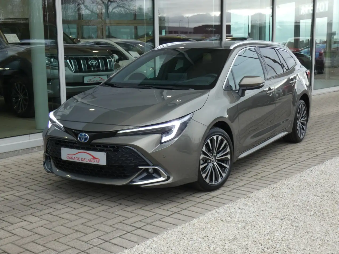 Toyota Corolla TS 1.8 Hybrid STYLE 140pk FACELIFT+Zetelverwarming Bronze - 2