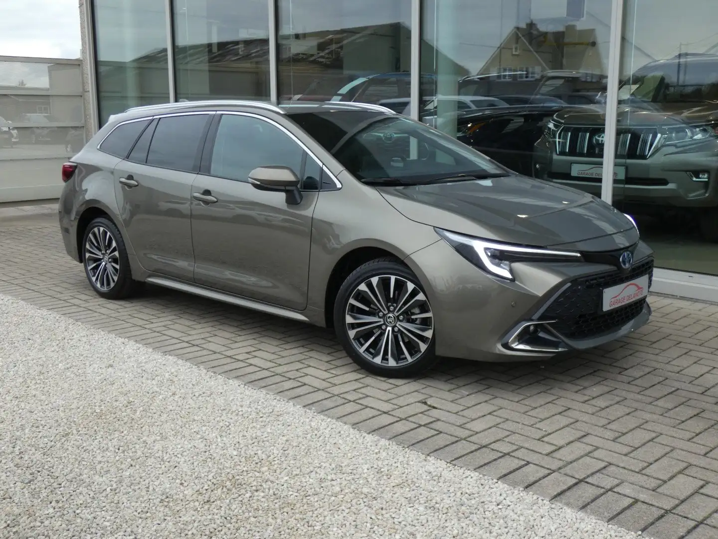 Toyota Corolla TS 1.8 Hybrid STYLE 140pk FACELIFT+Zetelverwarming Bronze - 1