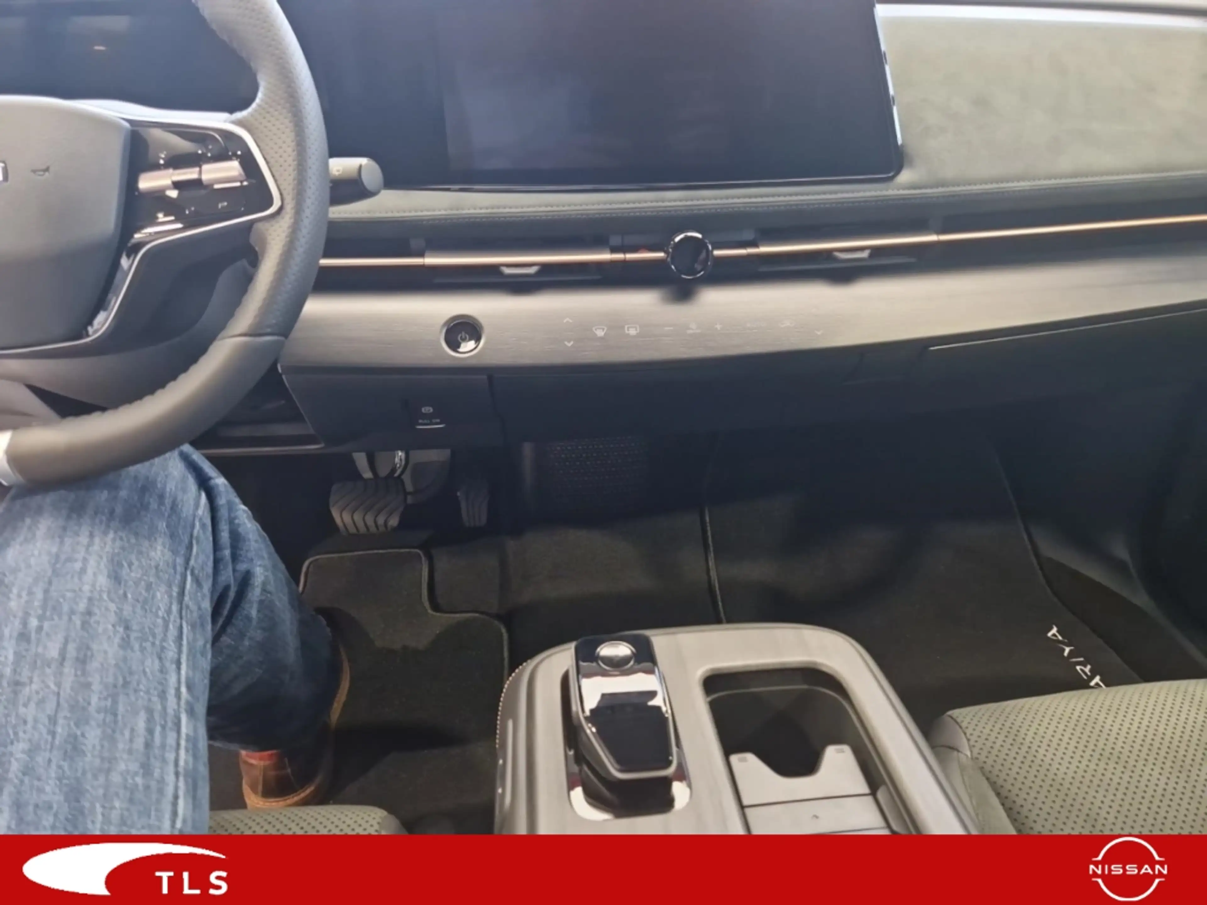 Nissan Ariya 87KWH - EVOLVE-PACK - AURORA GREEN HUD Panorama Na — photo 13