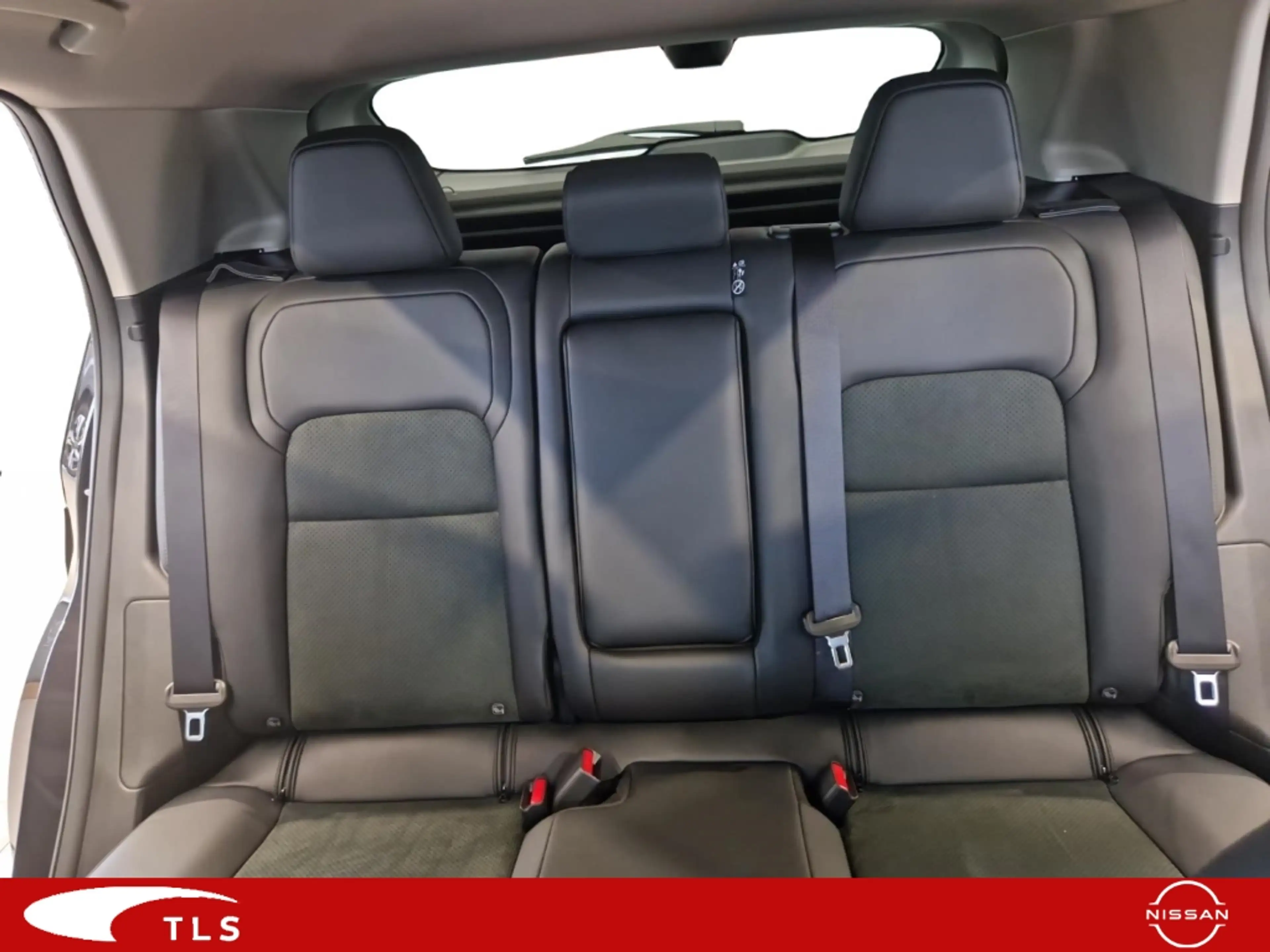 Nissan Ariya 87KWH - EVOLVE-PACK - AURORA GREEN HUD Panorama Na — photo 14