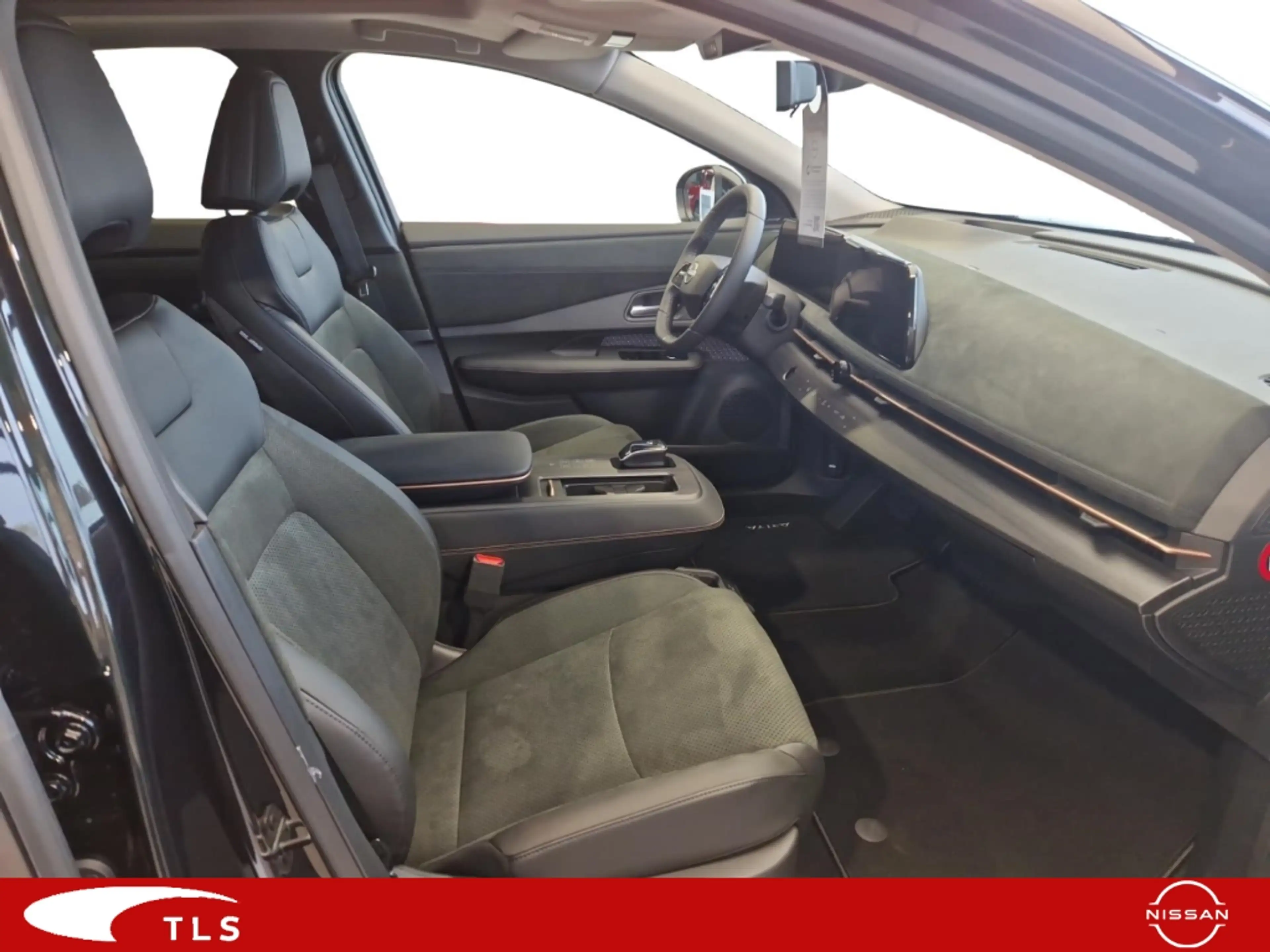Nissan Ariya 87KWH - EVOLVE-PACK - AURORA GREEN HUD Panorama Na — photo 15