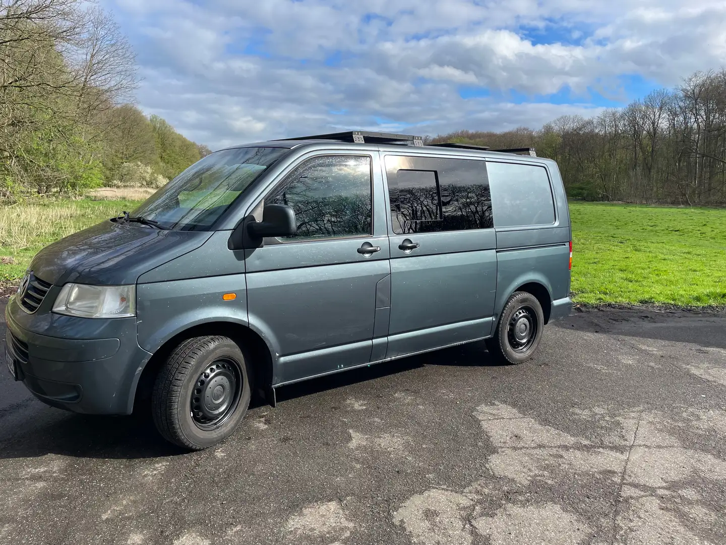 Volkswagen T5 2.5 TDI Mixto, teilumgebaut zum Camper Blau - 1