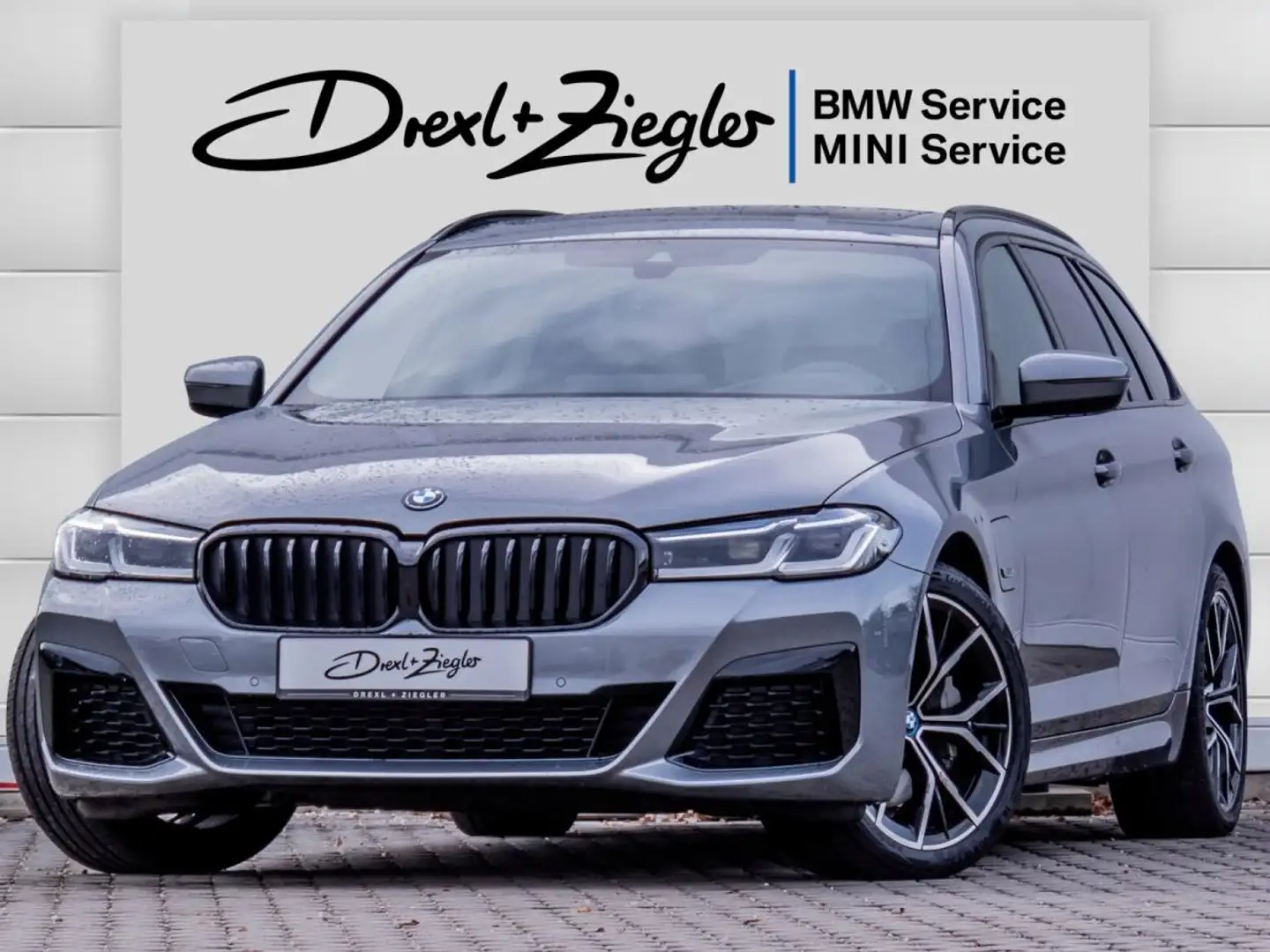 BMW 530 e xDrive Touring M Sport AHK Laser HeadUp Panodach Schwarz - 1
