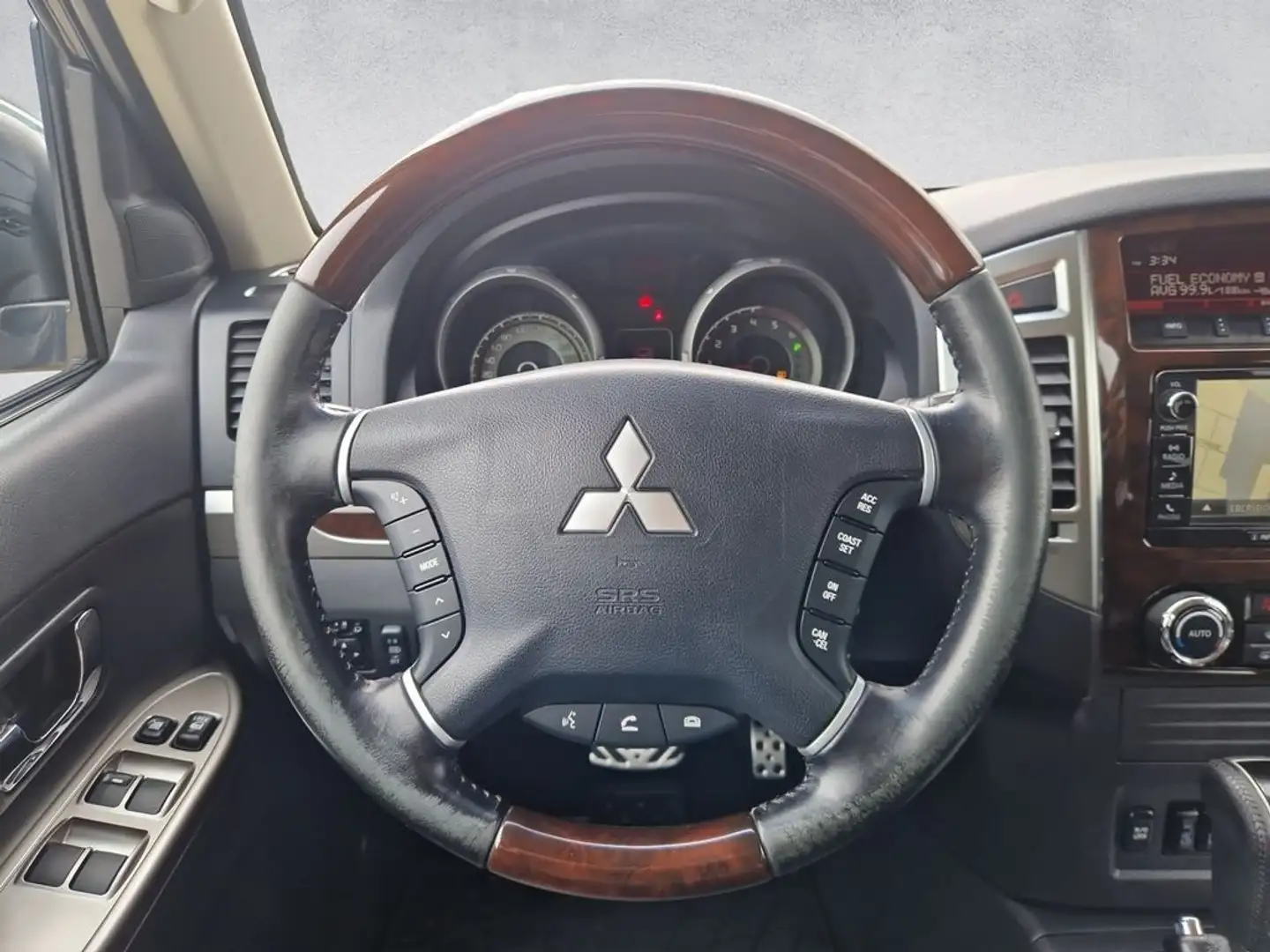Mitsubishi Pajero 3.2 DI-D 16V aut. 5p. Gri - 2