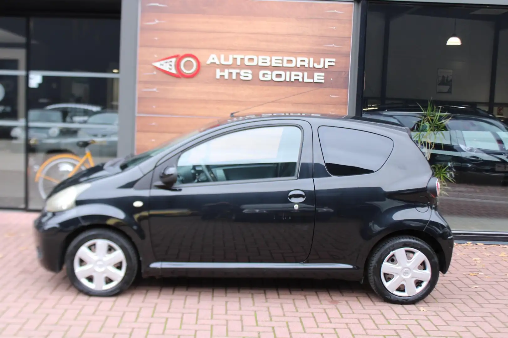 Toyota Aygo 1.0-12V Comfort Navigator Zwart - 2
