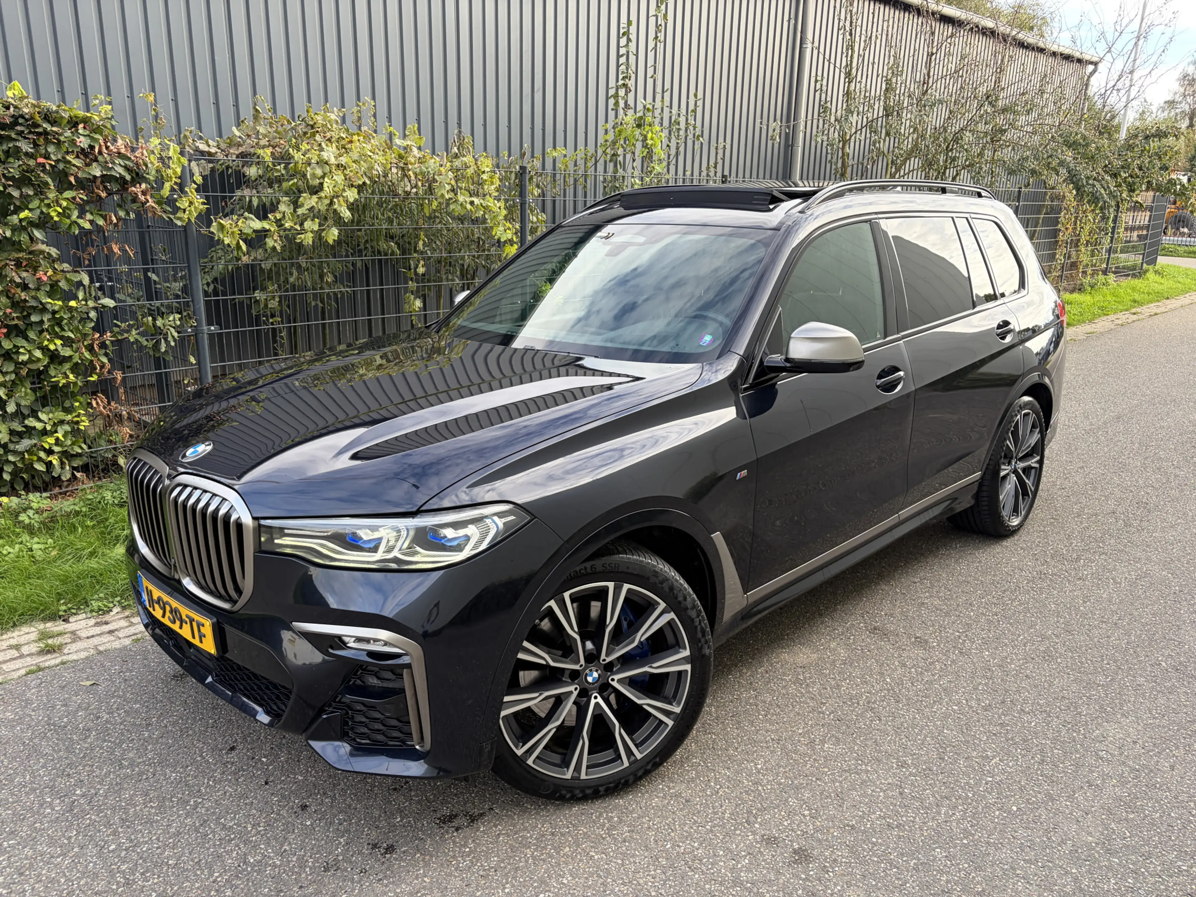 BMW X7 M50d High Executive / AUTOMAAT / SKYLOUNGE / 7PERS — photo 2