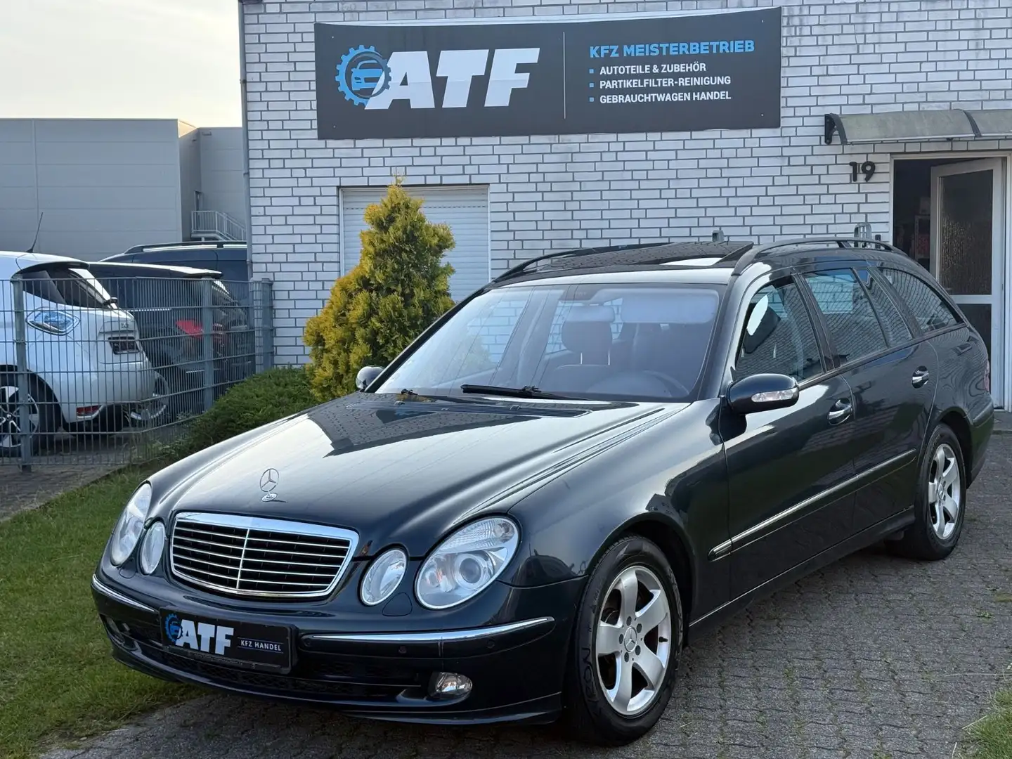 Mercedes-Benz E 220 E -Klasse T-Modell E 220 T CDI Noir - 1