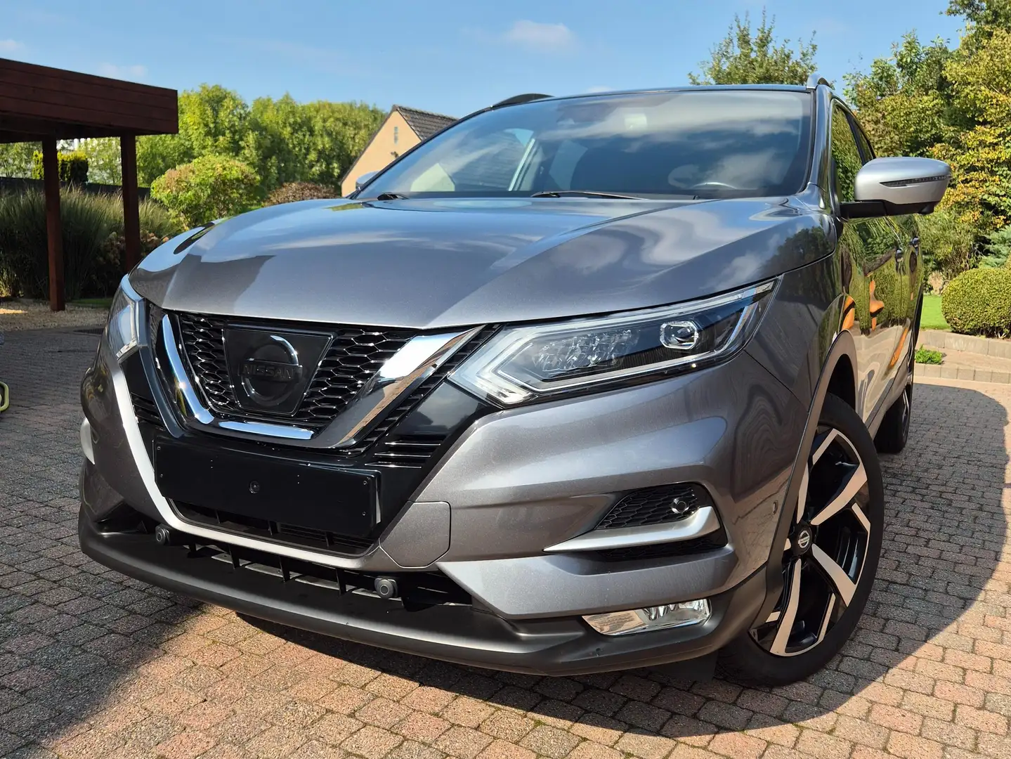 Nissan Qashqai Qashqai 1.2 DIG-T TEKNA+ Grijs - 1