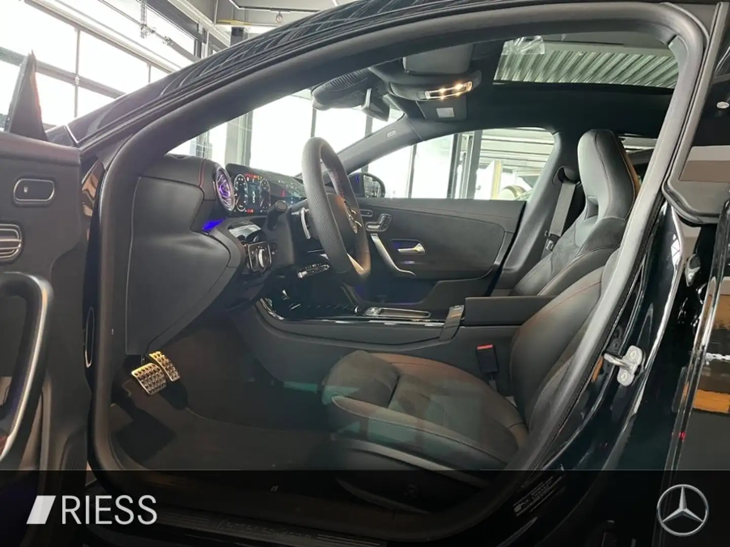 Mercedes-Benz CLA 220 4M AMG+AHK+PANO+ - 2