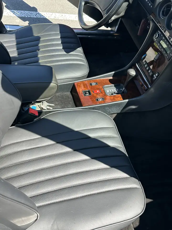 Mercedes-Benz SL 560 „Triple Black", Restauriert, foto 7