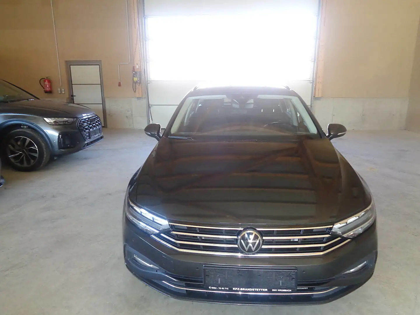 Volkswagen Passat Variant Business 2,0 SCR TDI DSG Grau - 1