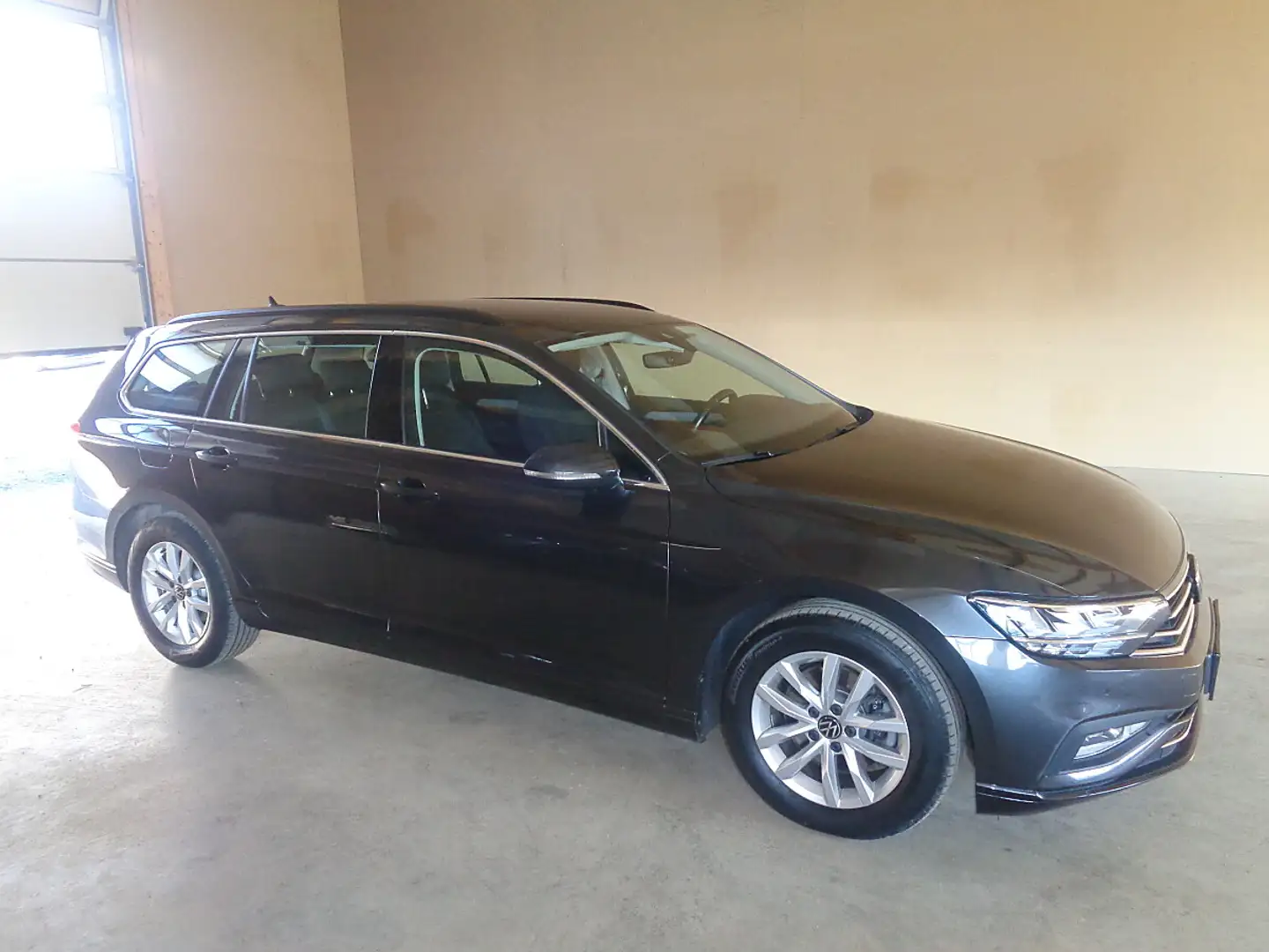 Volkswagen Passat Variant Business 2,0 SCR TDI DSG Grau - 2