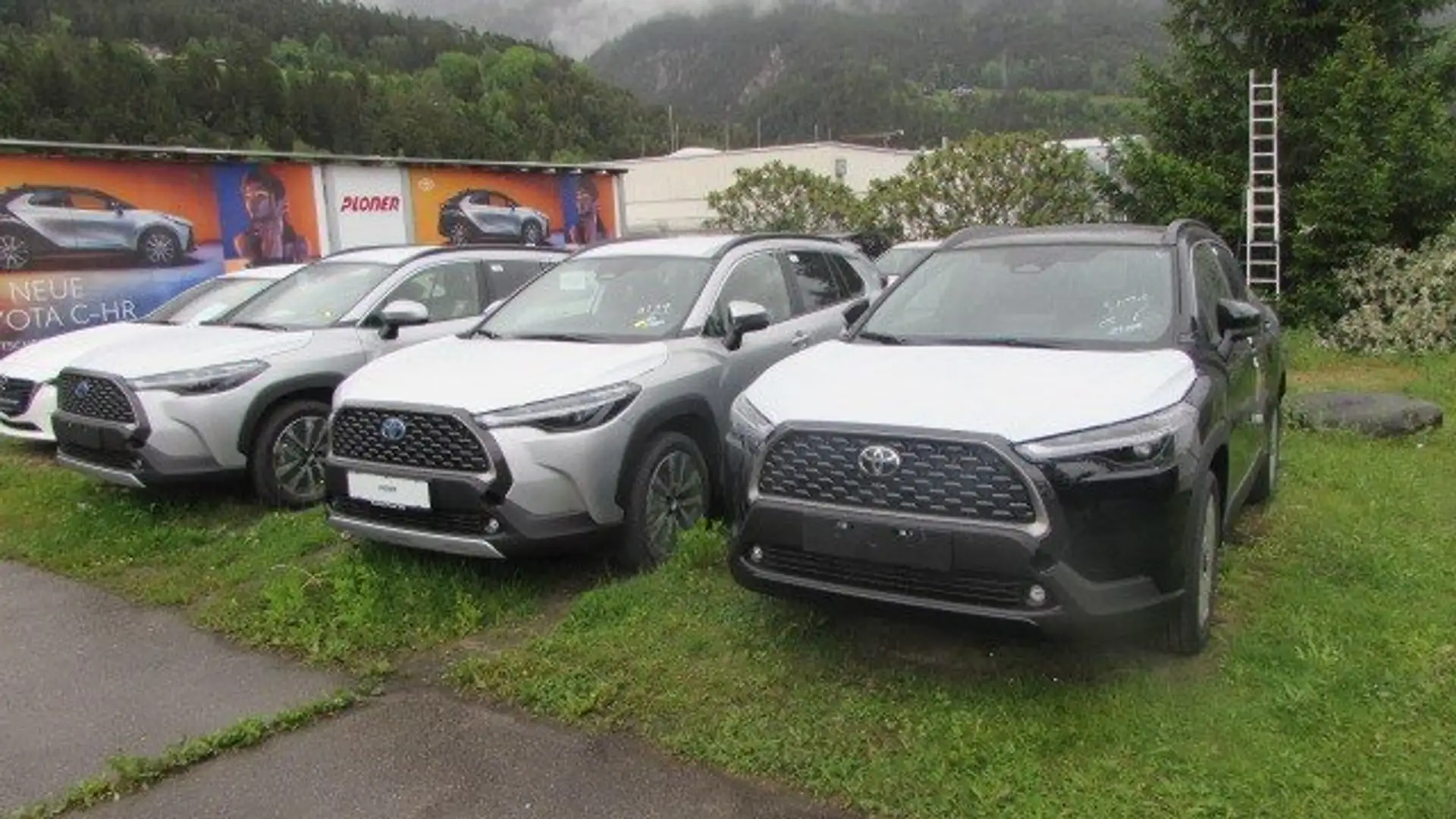 Toyota Corolla Cross 2,0 Hybrid 4WD Active Drive Facelift 2025 Argento - 2