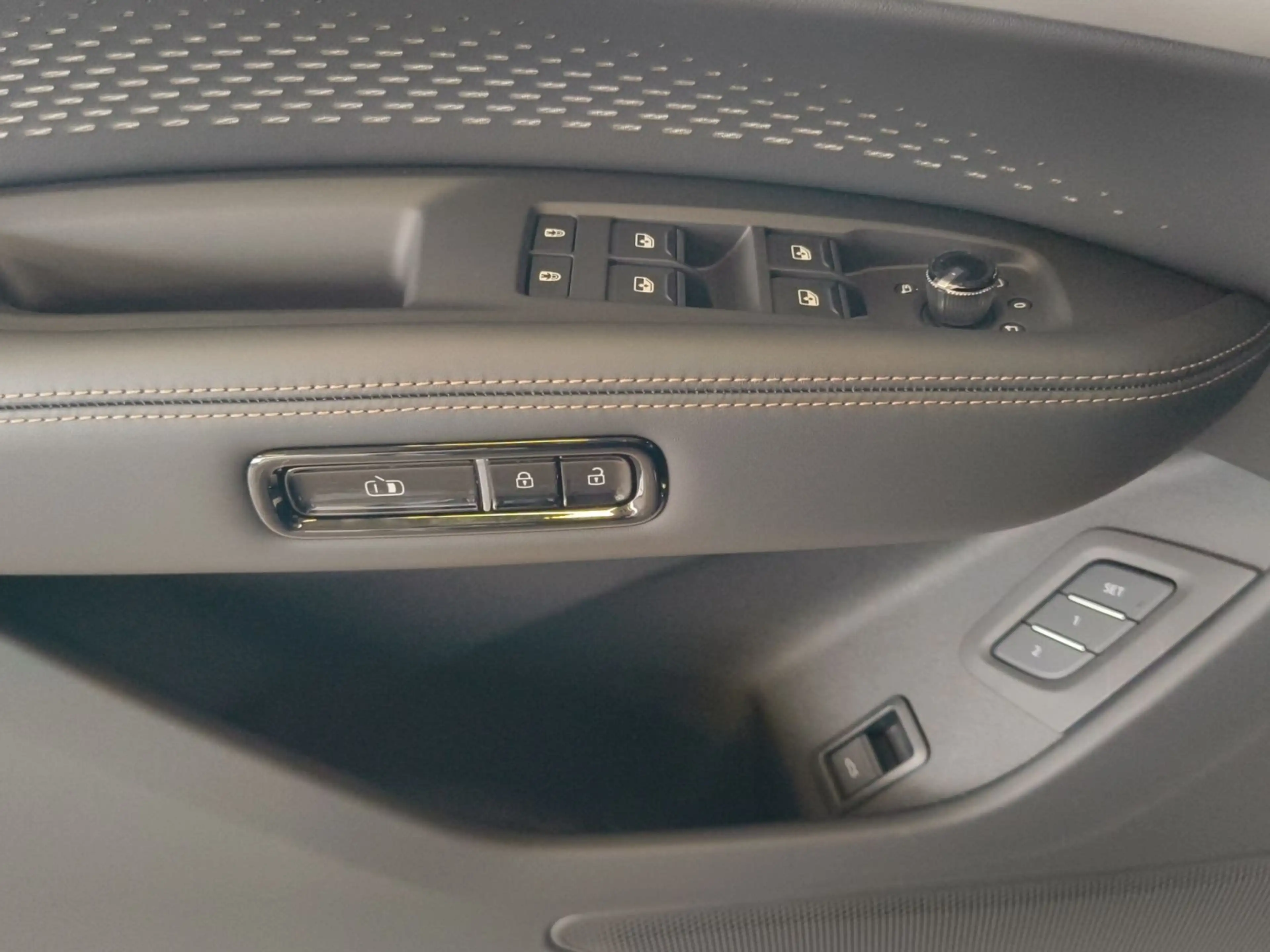 Audi Q7 Audi Q7 SUV TDI quattro tiptronic 7-SITZER MA — photo 14