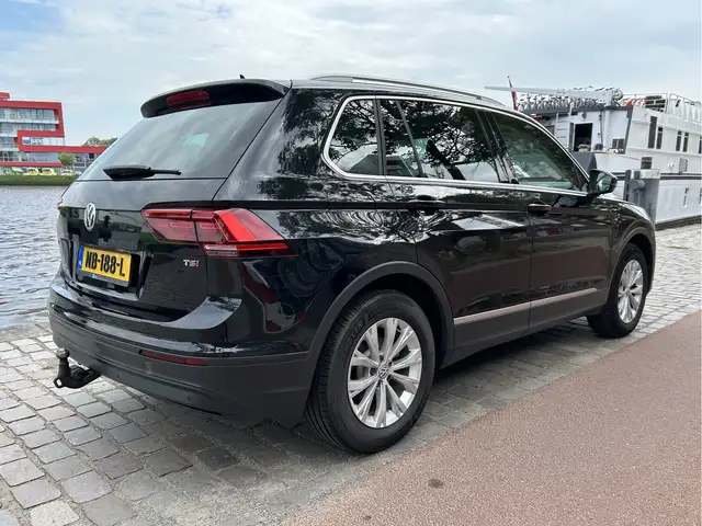 Volkswagen Tiguan view 2
