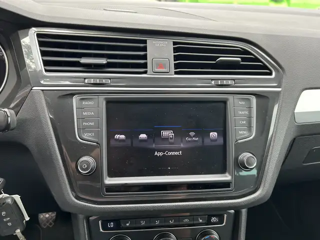 Volkswagen Tiguan view 9