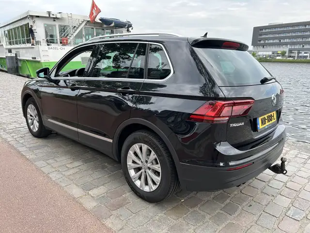 Volkswagen Tiguan view 5