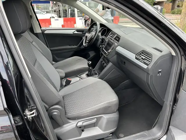 Volkswagen Tiguan view 3